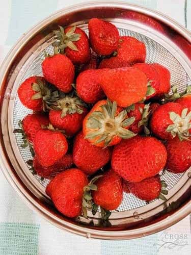 fresh-strawberries-in-a-mesh-strainer
