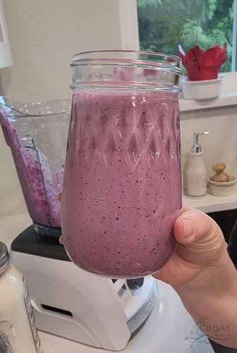 hand-holding-a-pomegranate-smoothie