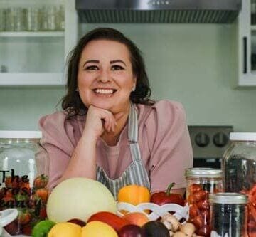 amy-cross-at-her-kitchen-counter-with-a-spread-of-fresh-produce-for-her-happy-1st-anniversary-photo-shoot-of-her-business