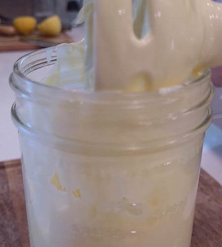 mason-jar-of-homemade-mayoonaise-with-immersion-blender-resting-on-the-lip-of-the-jargydF4y2Ba