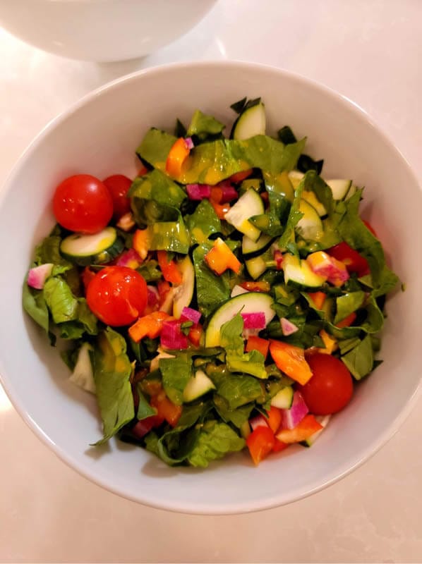 mixed-greens-with-fresh-veggies-in-a-white-bowl